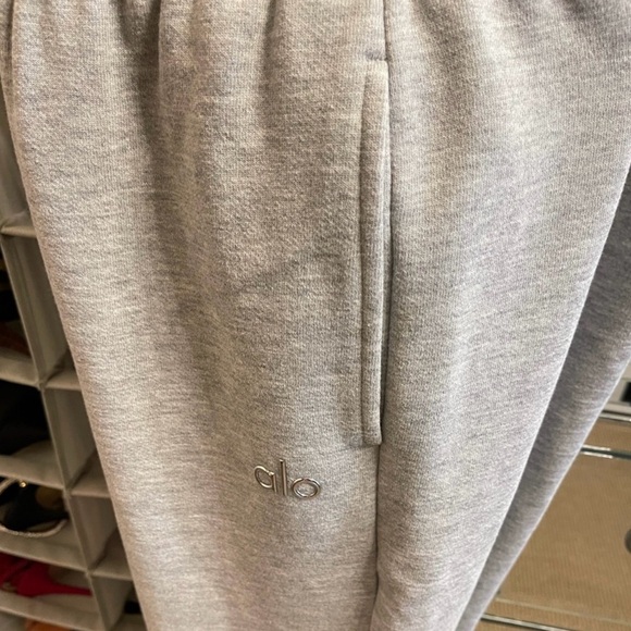 ALO YOGA ACCOLADE SWEATPANTS STRAIGHT LEG - Picture 4 of 5